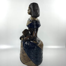 Load image into Gallery viewer, Menina Doll with fan