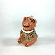 Load image into Gallery viewer, Doris Pig sculpture -Tourist ready for action 
